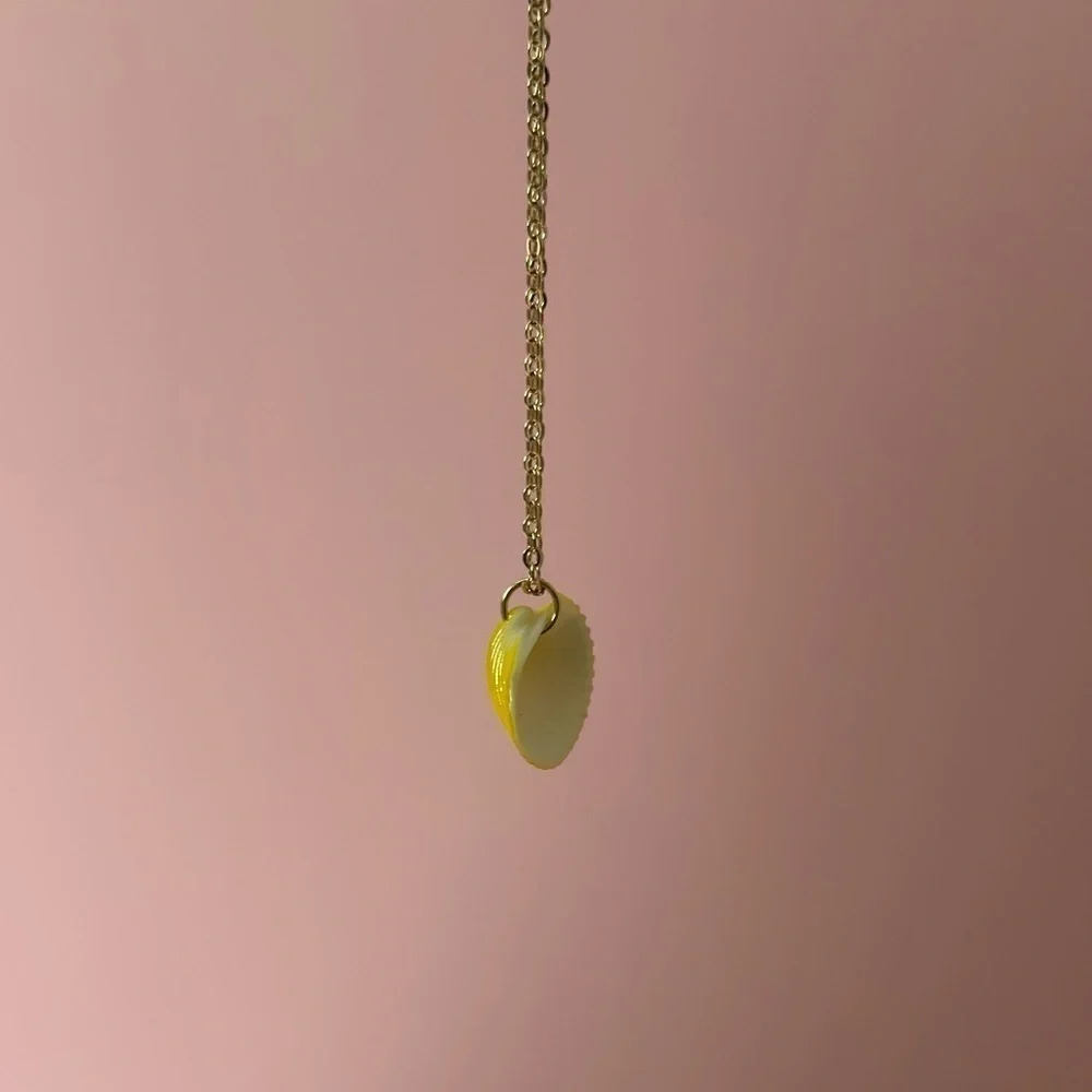 Yellow Shell Faux Gold Necklace - Picture 4 of 5